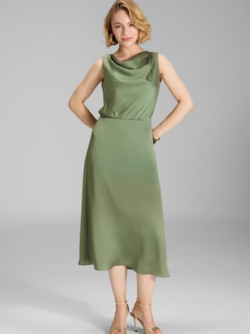 Robe de cocktail SWING en vert : devant