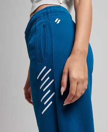 Superdry Tapered Hose in Blau