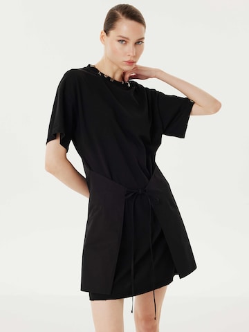 Twist Dress in Black: front