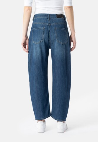 Regular Jean 'Yoana' Elias Rumelis en bleu