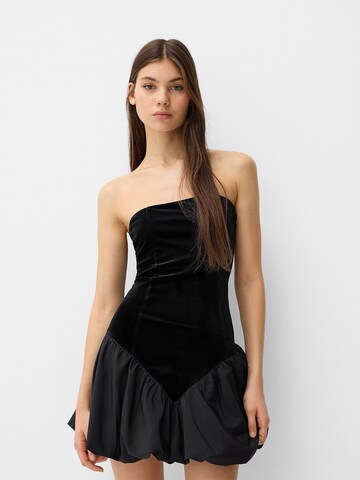 Abito da cocktail di Bershka in nero: frontale
