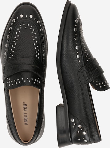 ABOUT YOU - Sapato Slip-on 'Melia' em preto