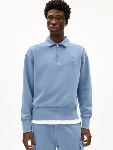 Sweat-shirt ARMEDANGELS en bleu : devant