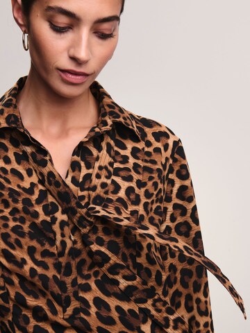 Next Blusekjole i brun