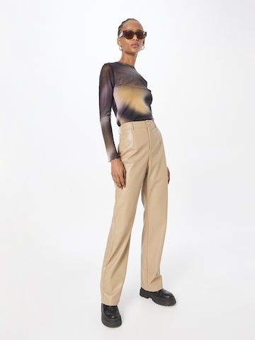 regular Pantaloni di Nasty Gal in beige