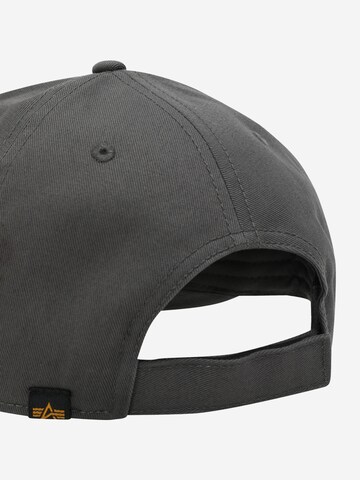 Cappello da baseball di ALPHA INDUSTRIES in grigio