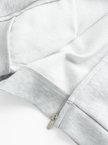 Hanorac de la Cool Club pe gri