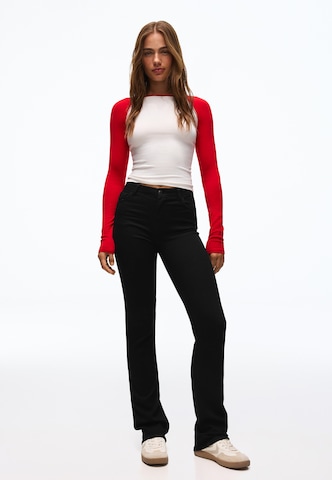 Flared Jeans di Bershka in nero