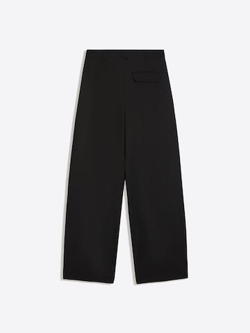 Bershka Barrel Plisované nohavice - Čierna