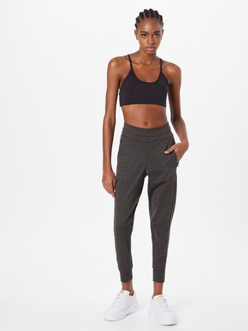 Effilé Pantalon de sport PUMA en noir