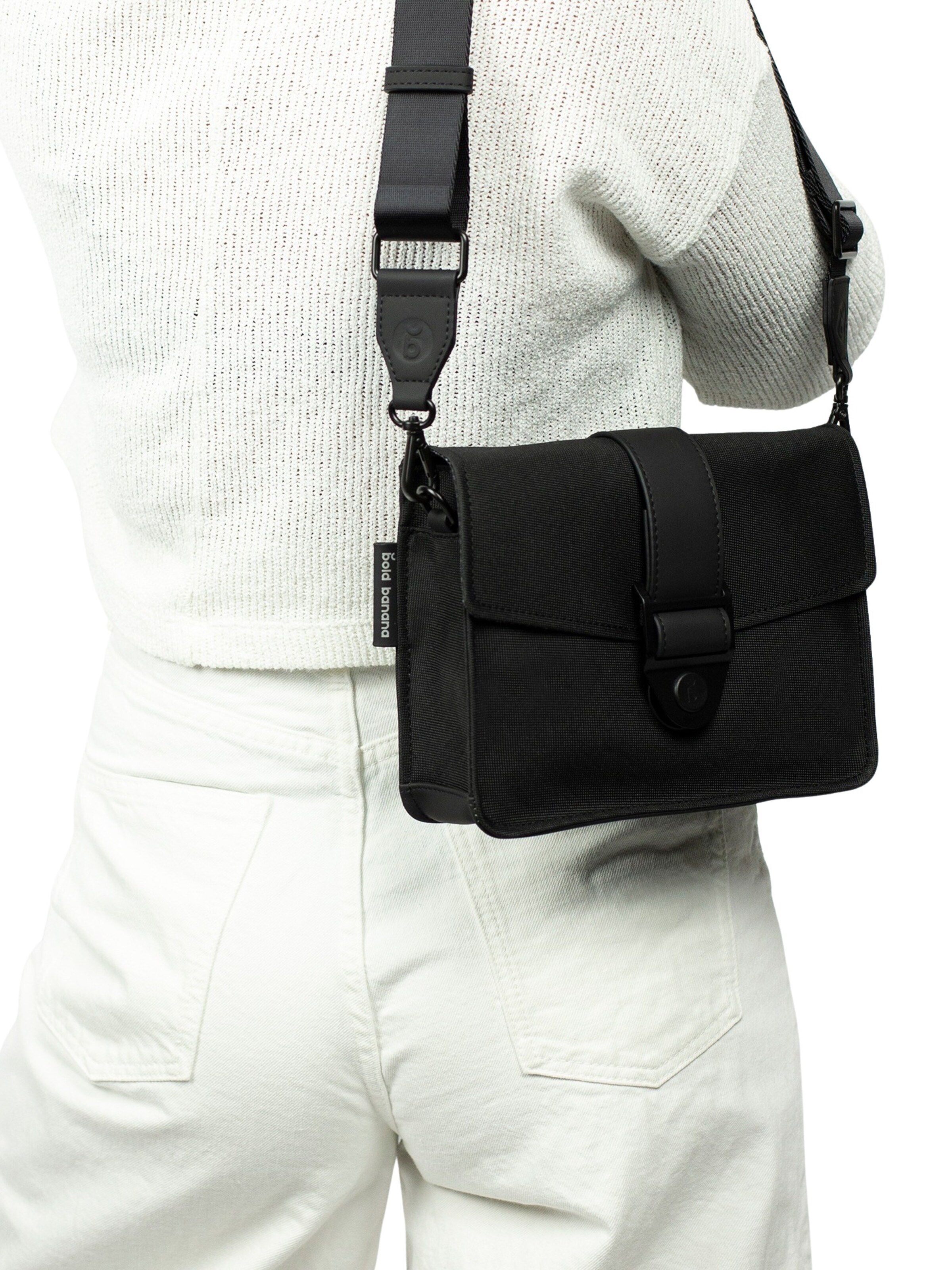 Bold Banana Shoulder bag in Black: front