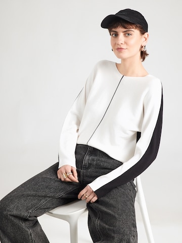 MORE & MORE - Jersey 'Dollman' en negro: frente