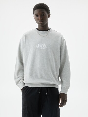 Pull&Bear Sweatshirt in Grijs: voorkant