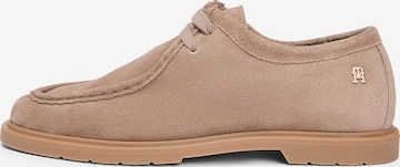 Chaussure à lacets TOMMY HILFIGER en beige : devant