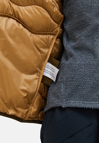 PEAK PERFORMANCE Between-Season Jacket in Green