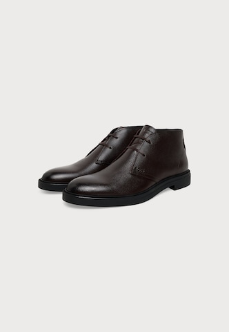 BOSS - Botines chukka 'Calev' en marrón: frente