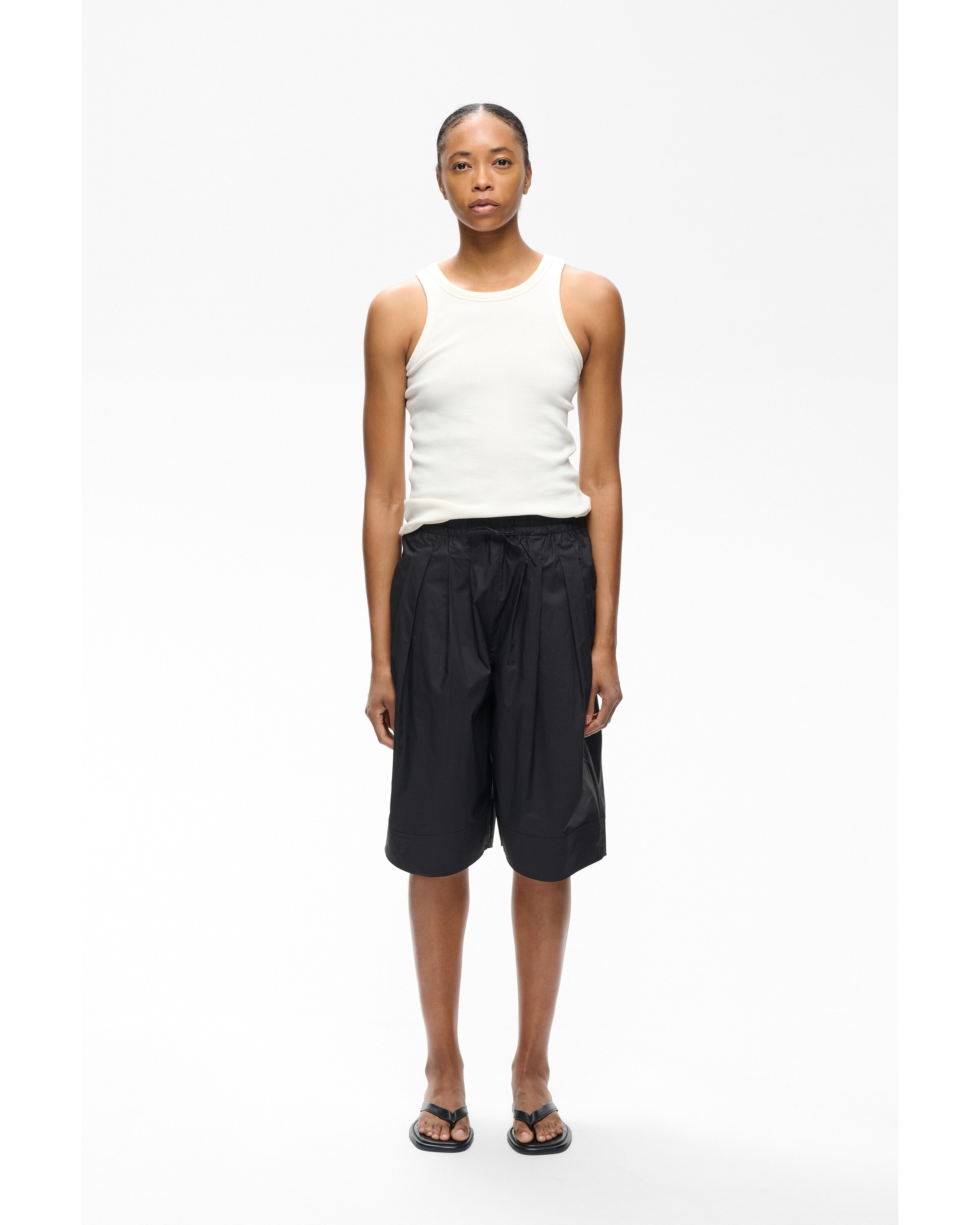 InWear Loosefit Nadrág 'HAZEIW' - fekete: elől