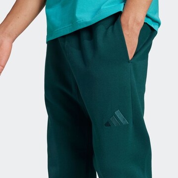 ADIDAS SPORTSWEAR Tapered Sporthose in Grün