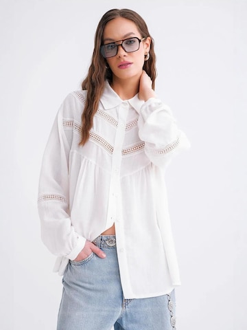 MixRay - Blusa em branco: frente
