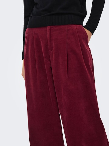 Loosefit Pantalon à pince 'SVEA-NESSA' ONLY en rouge
