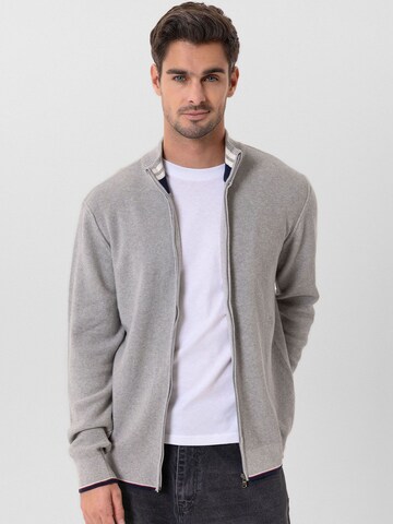 Vestes en maille 'Ademir' Jacey Quinn en gris