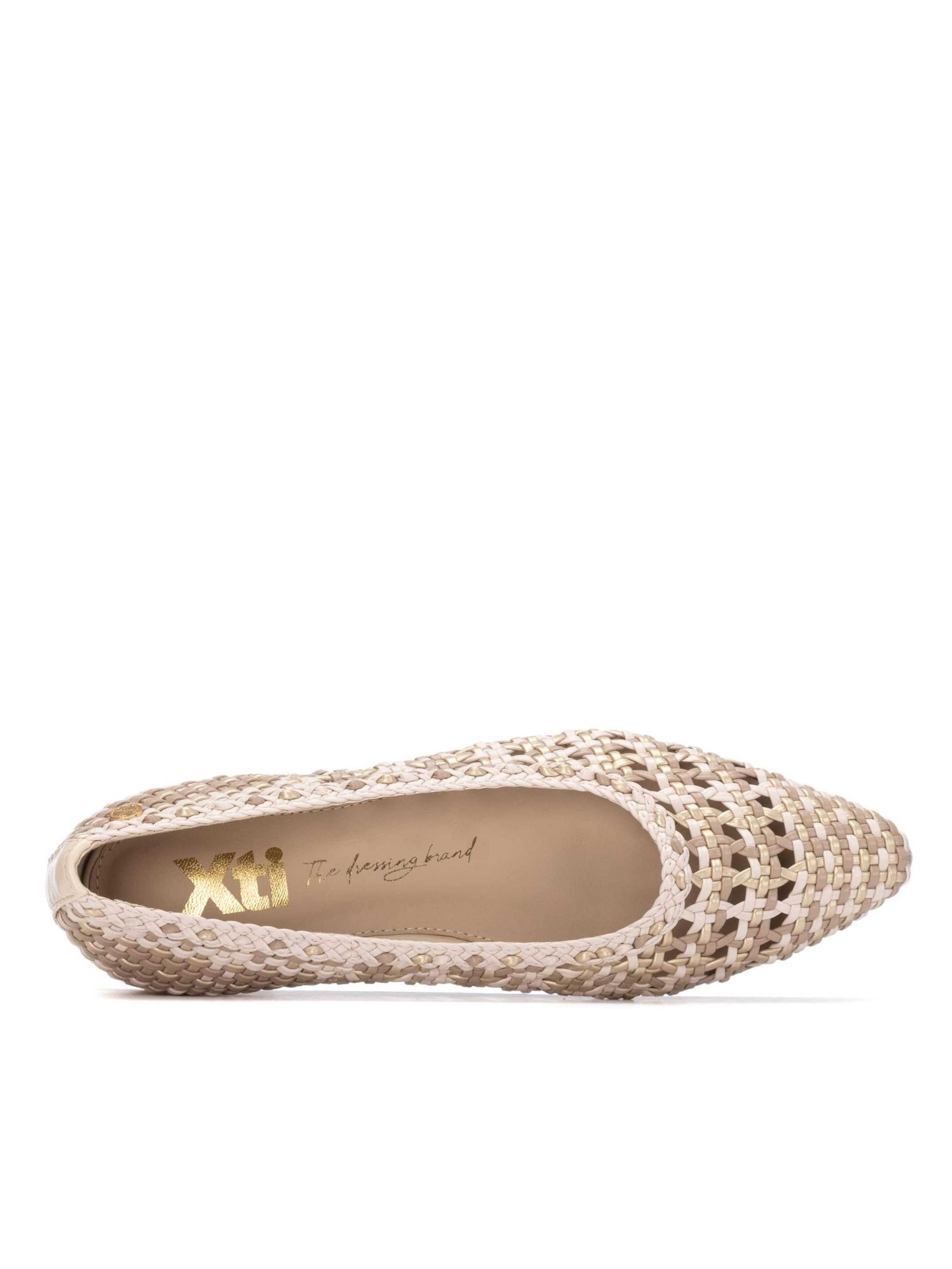 Xti Sandals in Beige