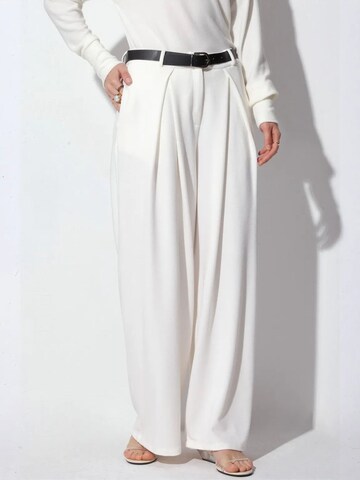 Busem Wide leg Bandplooibroek in Wit: voorkant