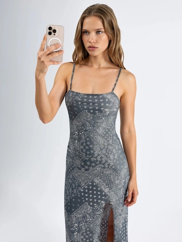 Hiccup - Vestido em cinzento