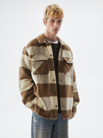 Pull&Bear Regular fit Between-season jacket in Brown: front