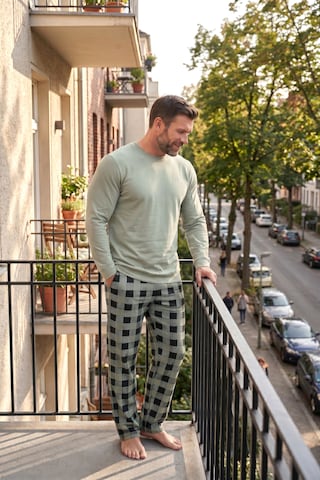 Men Plus Pyjama in Grün