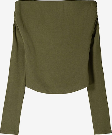 T-shirt Bershka en vert : devant
