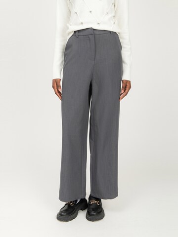 Influencer Wide leg Trousers in Grey: front