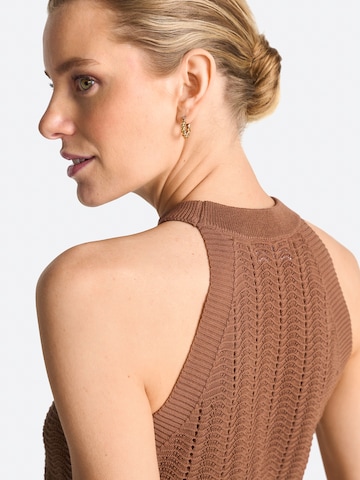 Top di Rich & Royal in marrone