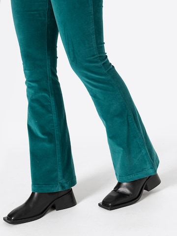 HOLLISTER Rozkloszowany krój Spodnie w kolorze zielony
