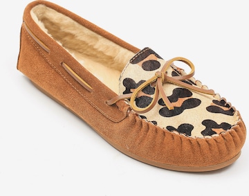 Gooce Classic Flats 'Hanes' in Brown ABOUT YOU
