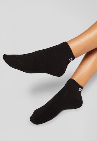 SKECHERS Athletic Socks in Black: front