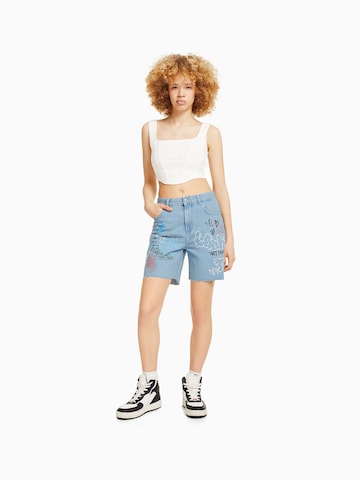 Bershka Regular Shorts in Blau