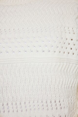 swirly Sweater in White