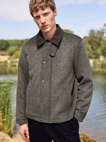 Next Jacke in Grau: Vorderseite