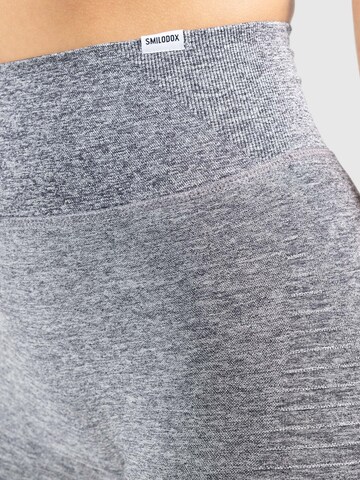 Skinny Pantalon de sport 'Anita' Smilodox en gris