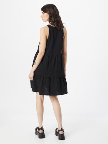 Rochie de la GAP pe negru