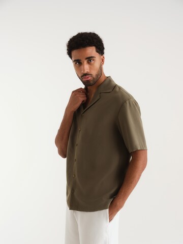 ABOUT YOU x Kevin Trapp Comfort fit Button Up Shirt 'Mika' in Green: front