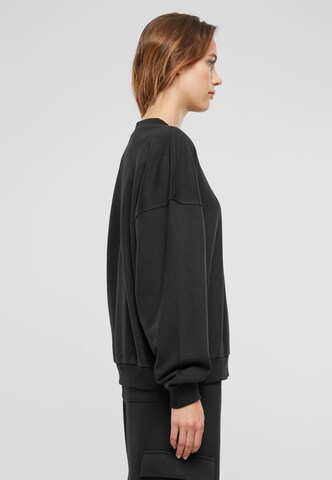 Urban Classics Свитшот в Черный