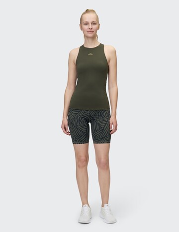 VENICE BEACH Skinny Sportshorts in Grün