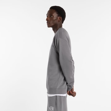 new balance Shirt 'Reimagined Fleece Crew' in Grijs