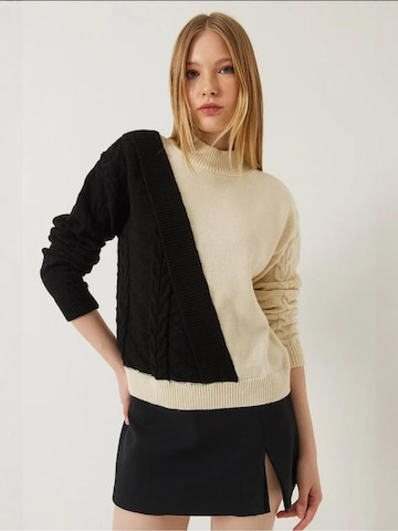 Bianco Lucci Sweater in Beige