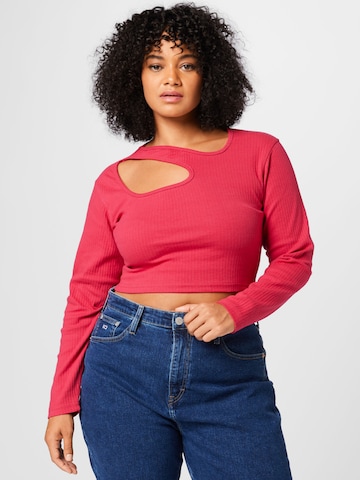 T-shirt Nasty Gal Plus en rose : devant