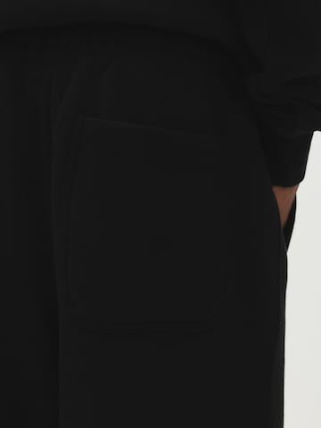 Loosefit Pantaloni di Pull&Bear in nero