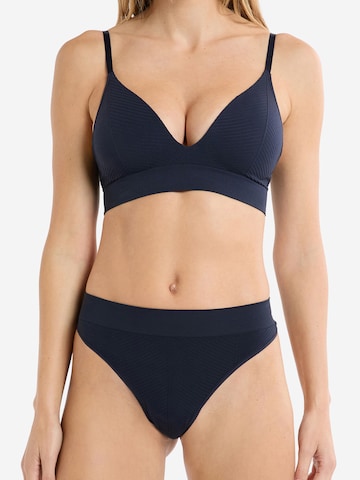 String 'Effortless' di ETAM in blu: frontale