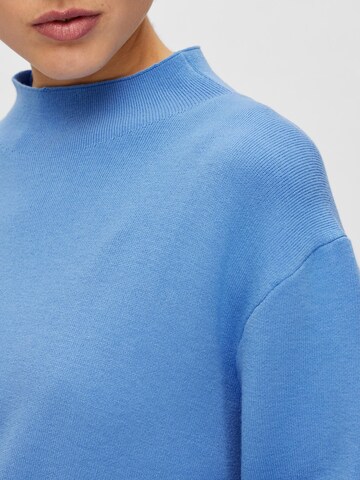 Pull-over 'MERLE CALI' SELECTED FEMME en bleu